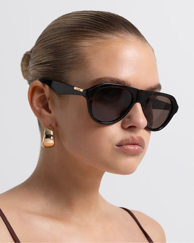 Oversized tortoiseshell aviator frame, designed with a bold, architectural silhouette that blends vintage influence with a modern edge.